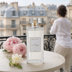 Perfume Lescent Nº 5 Douce Paris 100ml em varanda parisiense, com peônias e frésia